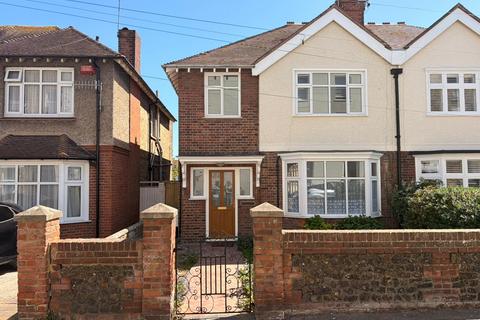 4 bed property, in Chapel Place, £400,000