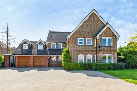 6 bed property, in Grangewood, £1,300,000