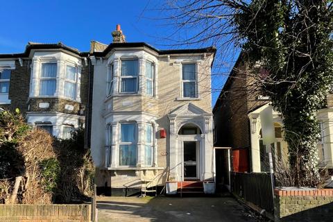 1 bed property, in Flat 10, £50,000