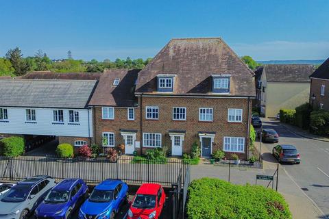 4 bed property, in Updown Hill, £400,000
