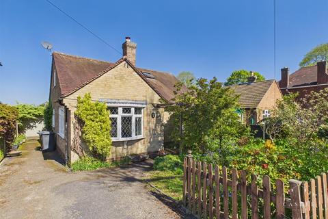 2 bed property, in Denis Road, £350,000