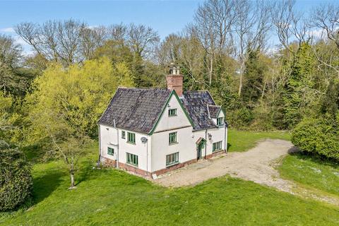 4 bed property, in Ilketshall St. John, £450,000