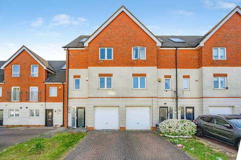 3 bed property, in Leicester Road, £325,000