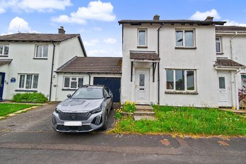 3 bed property, in Oke Tor Close, £200,000