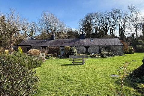 3 bed property, in B5110, £895,000