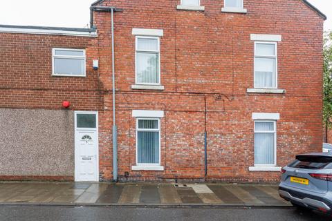 2 bed property, in 8 Farnham Road, £60,000