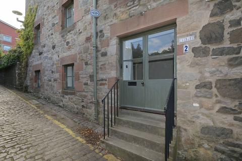 2 bed property, in Campbells Close, £350,000