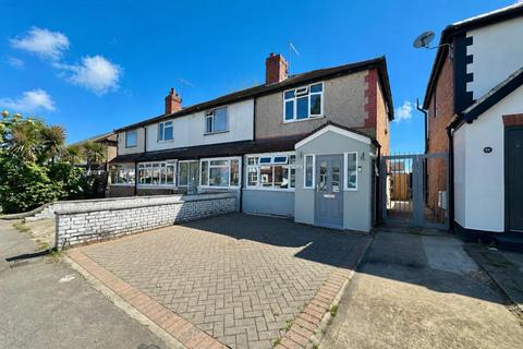 2 bed property, in Whittington Avenue, £440,000