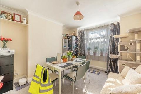 3 bed property, in Stag Close, £670,000