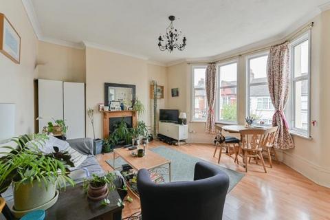 2 bed property, in Lucien Road, £475,000