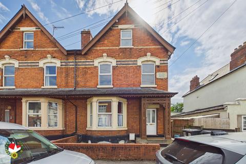 3 bed property, in Brook Street, £300,000