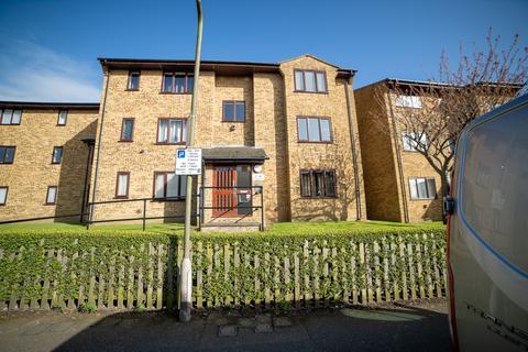1 bed property, in Western Road, £140,000