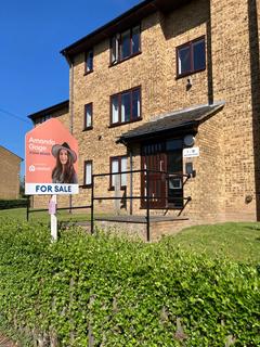 1 bed property, in Western Road, £135,000