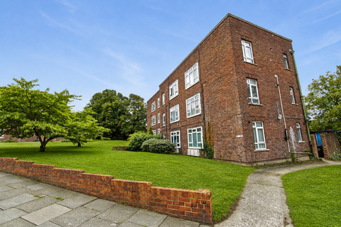 1 bed property, in Wellcome Avenue, £171,000