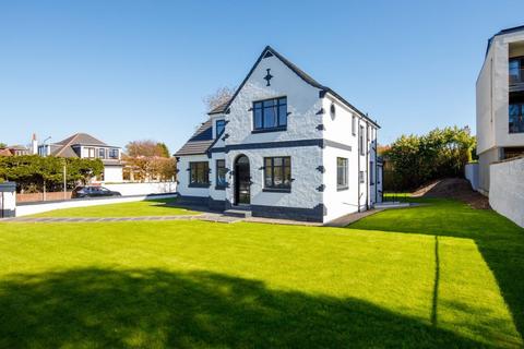 5 bed property, in Ayr Road, £789,000