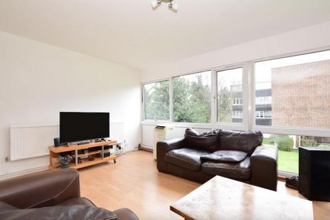 2 bed property, in Romford Road, £375,000