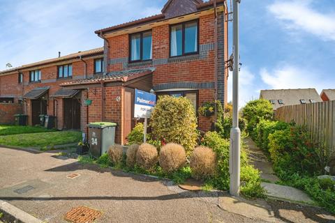 1 bed property, in The Bindells, £180,000