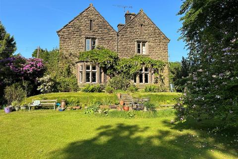 5 bed property, in The Old Vicarage, £880,000