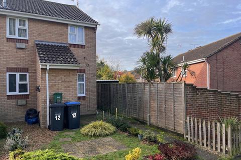 1 bed property, in Larch Way, £170,000