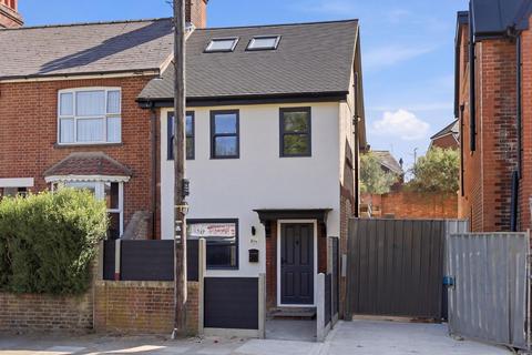 3 bed property, in Whinbush Road, £600,000
