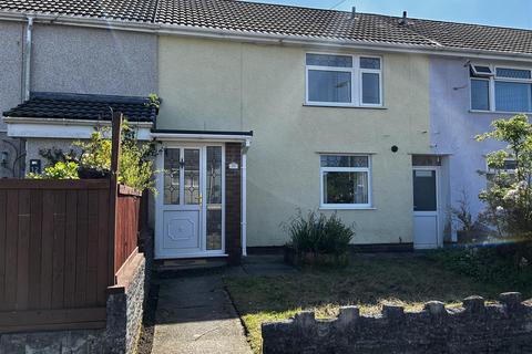 2 bed property, in Fourth Avenue, £120,000