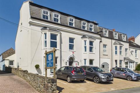10 bed property, in St Brides Hill, £950,000