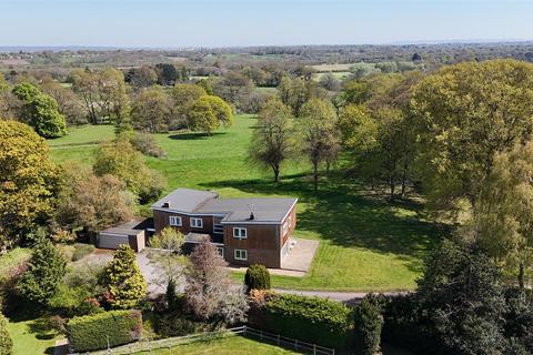 7 bed property, in Rocklands Lane, £950,000