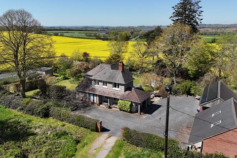 3 bed property, in Common Lane, £750,000