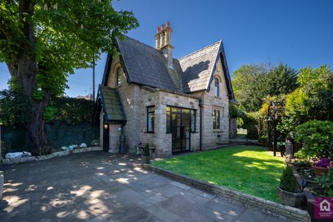 3 bed property, in Ashton Lane, £600,000
