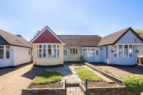 2 bed property, in Malvern Way, £535,000