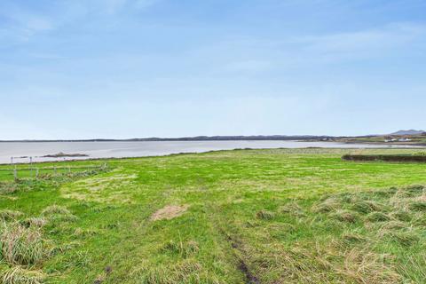 Studio, in Gartnatra Plot, £115,000
