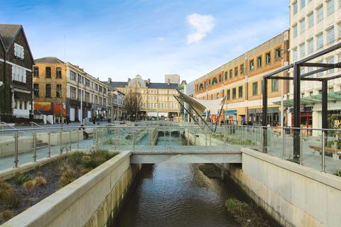1 bed property, in Landmark Place, £120,000