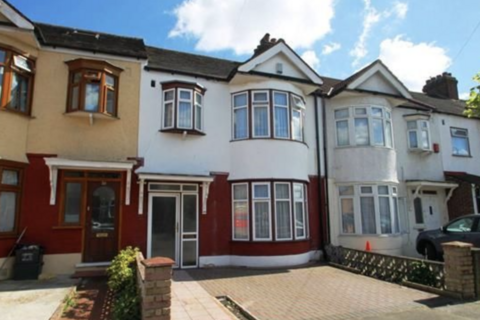 3 bed property, in St. Thomas Gardens, £495,000