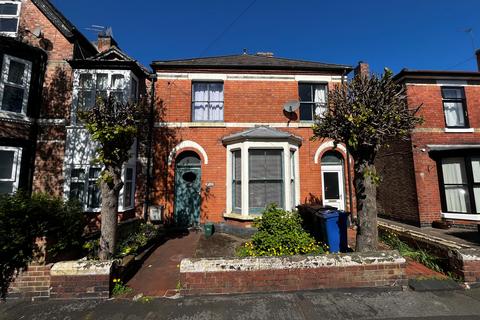 5 bed property, in Needwood Street, £240,000