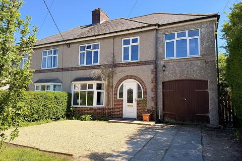 4 bed property, in The Butts, £495,000