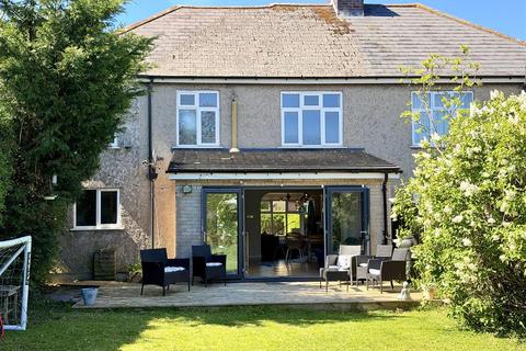 4 bed property, in The Butts, £475,000