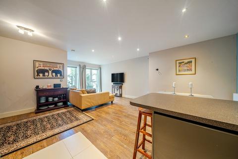 2 bed property, in Coombe Lane, £450,000