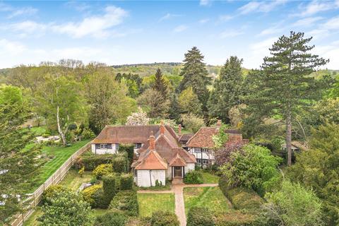 5 bed property, in Hall Place Lane, £1,500,000