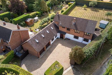 4 bed property, in Renhold Road, £900,000