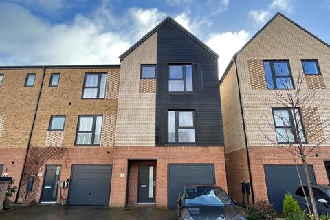 4 bed property, in Infinity View, £280,000