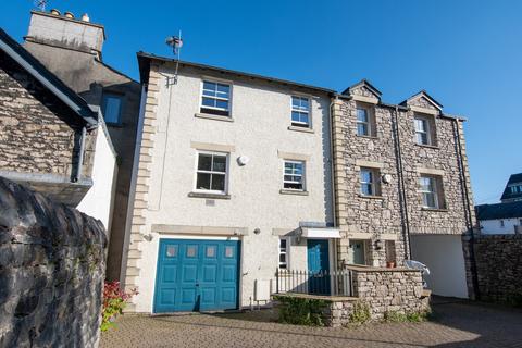 2 bed property, in 6 College Mews, £245,000