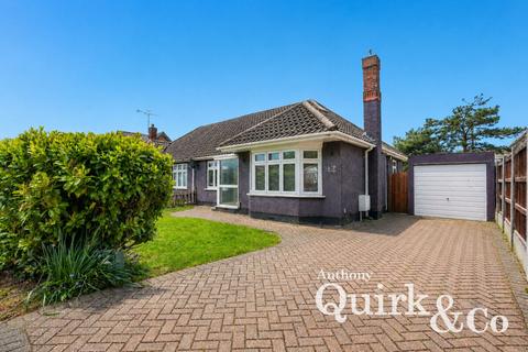 2 bed property, in Fairlop Avenue, £325,000