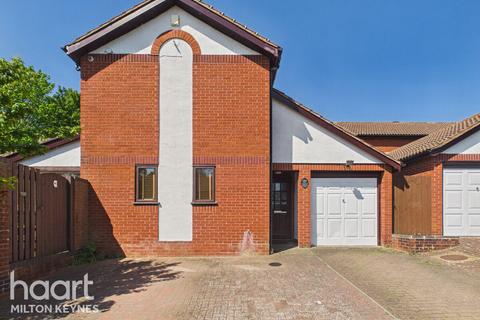4 bed property, in Dyers Mews, £450,000