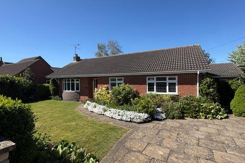 3 bed property, in Horseshoe Road, £325,000