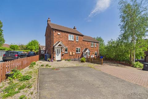 2 bed property, in Cameron Close, £189,999