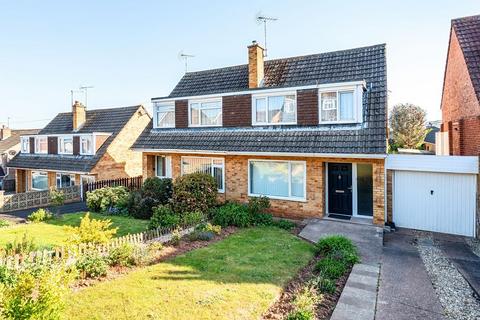 3 bed property, in Sullivan Road, £300,000
