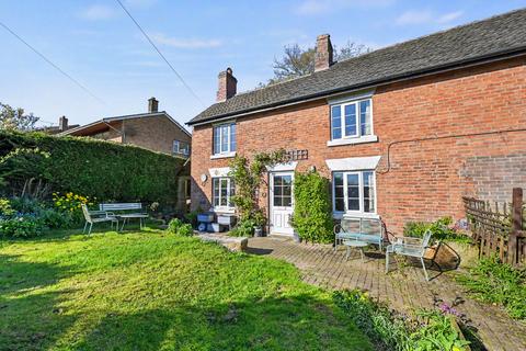 2 bed property, in Trough Lane, £260,000