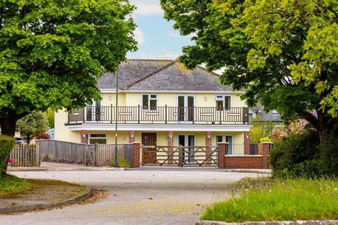 6 bed property, in Warborough Road, £1,250,000