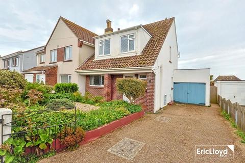 3 bed property, in Gillard Road, £395,000