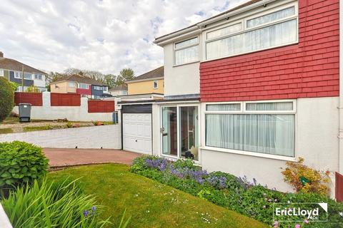 3 bed property, in Wishings Road, £270,000